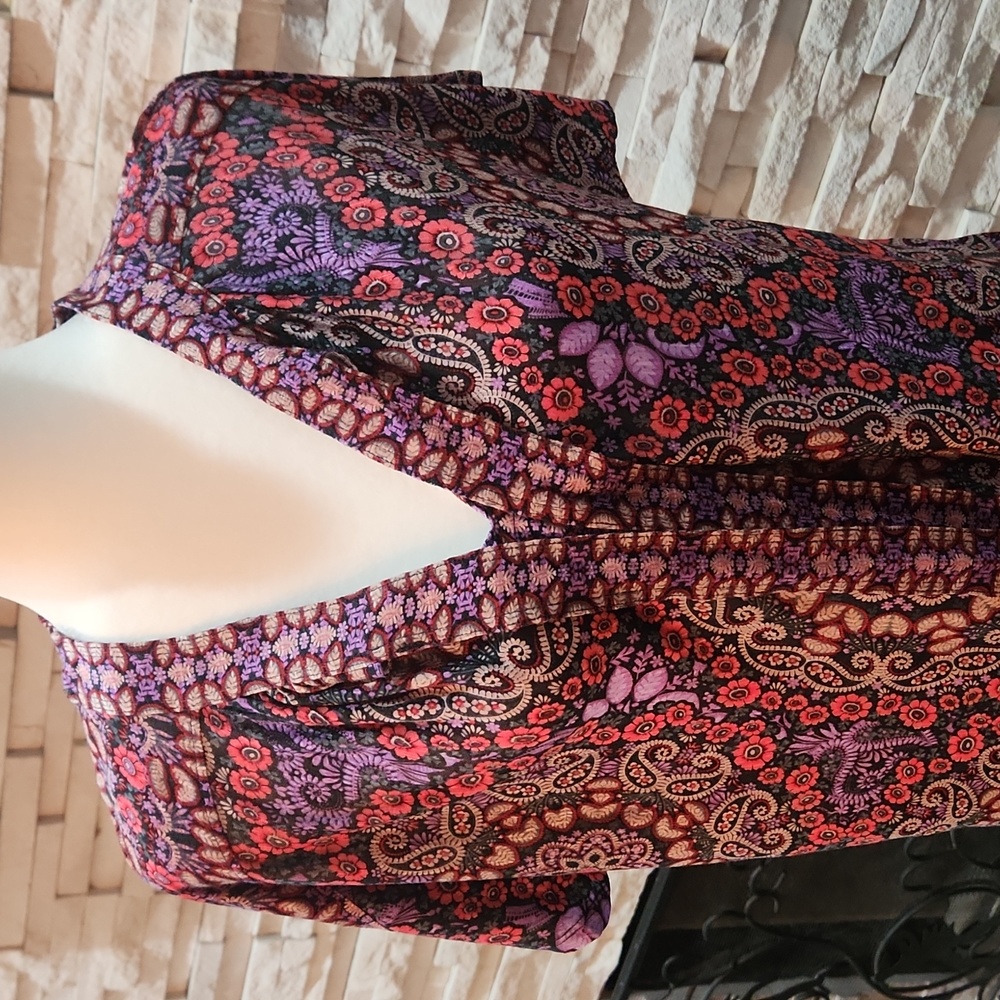 NWT Democracy floral and paisley top in size L